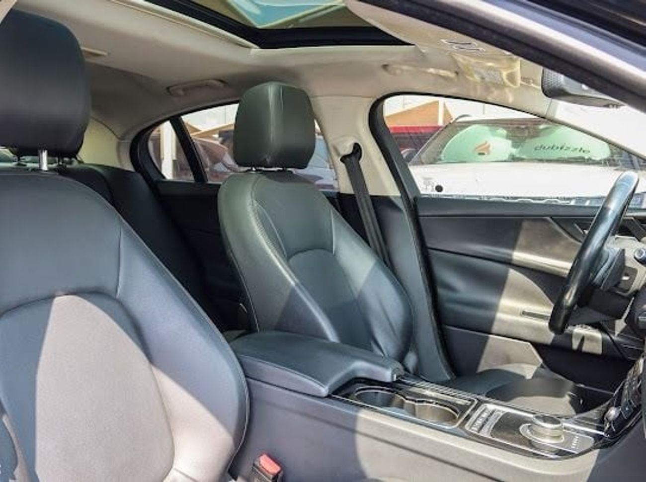 جاكوار XE R-Dynamic Black 2.0L (250 HP)