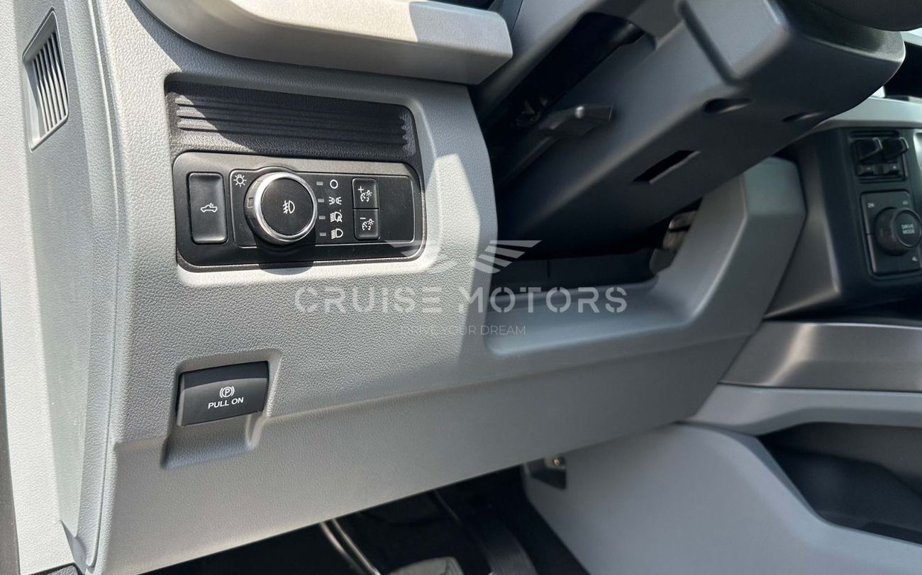 Ford F 350 Automatic - 6.7L - Diesel - Crew Cab - 4WD - 6 Seats - 4 Door