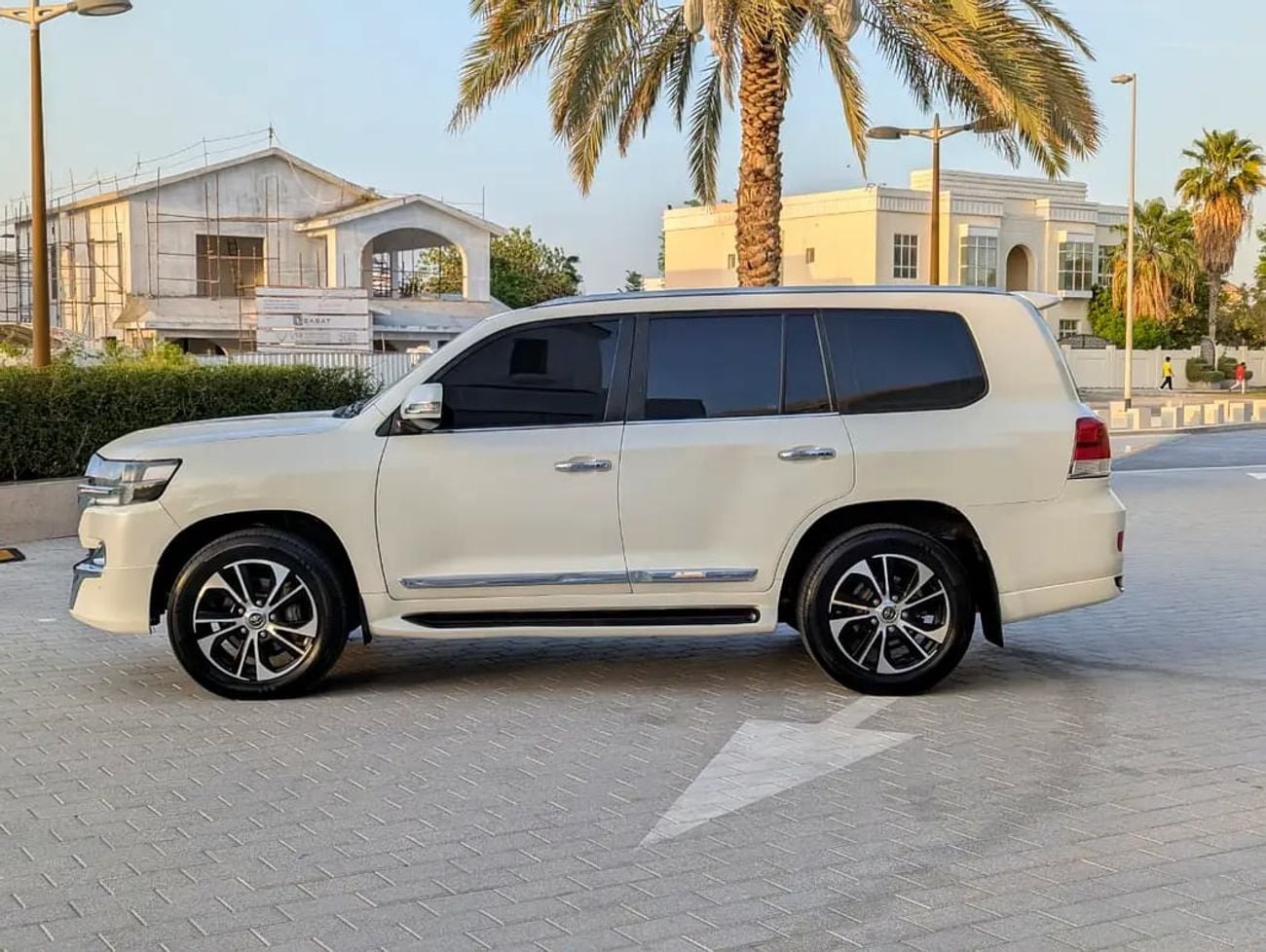 تويوتا لاند كروزر GXR Top Full Option | GCC Specs | V8 4.6L