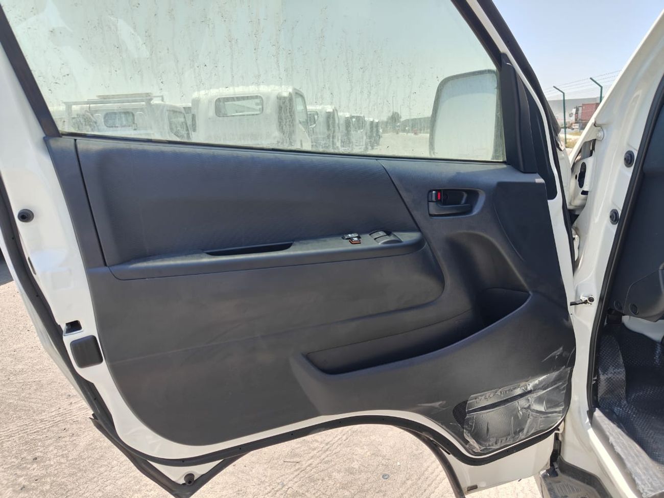 Toyota Hiace 2025 Toyota Hiace (Old-Shape) High-Roof 16-Seater Passenger Van 2.7L 4-Cyl Petrol M/T RWD For Africa