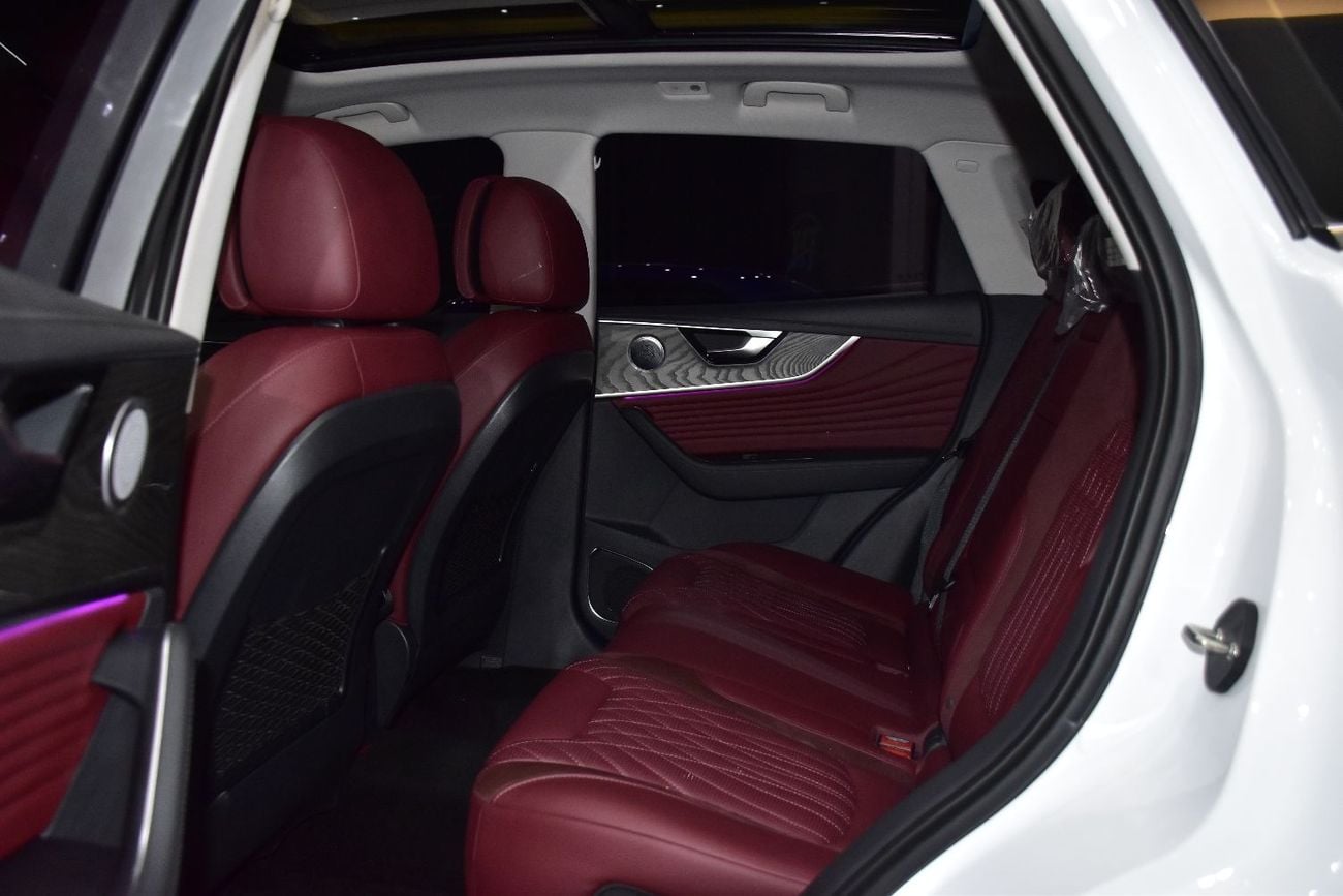 HONGQI HS5 DELUXE EXCELLENT DEAL for our Hongqi HS5 40TD ( 2025 Model ) in White Color GCC Specs
