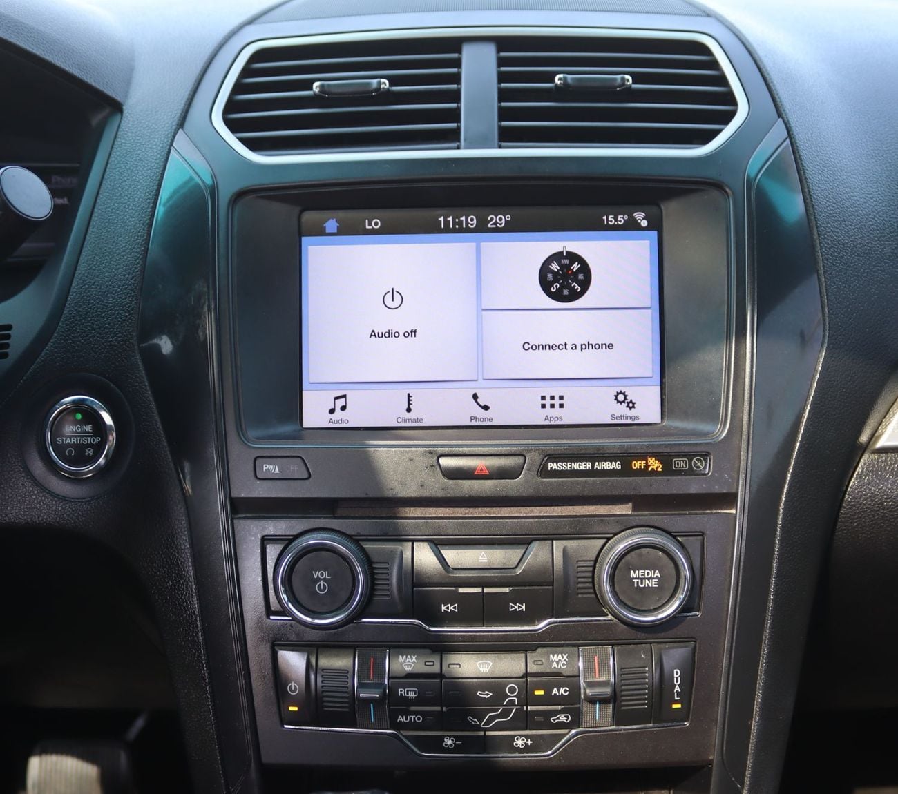 Ford Explorer XLT 3.5L Ford Explorer - 2017 - GCC - Full Option  - 6 V- XLT - 4WD - 3.3L -7 Seats - In excellent c