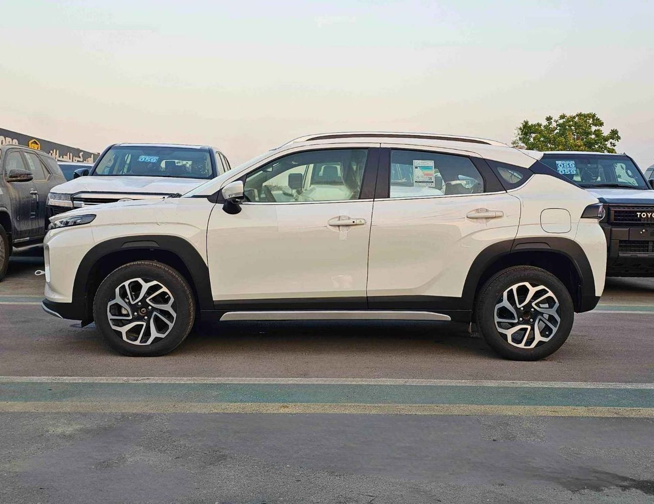 Suzuki Fronx GLX / EURO 5 HYBRID / 1.5L V4 / HEADUP DISPLAY / 360* CAMERAS / " 9" DISPLAY AUDIO (CODE # FRHGLX)