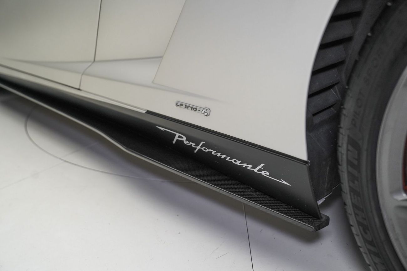 لامبورغيني جاياردو PERFORMANTE SPYDER