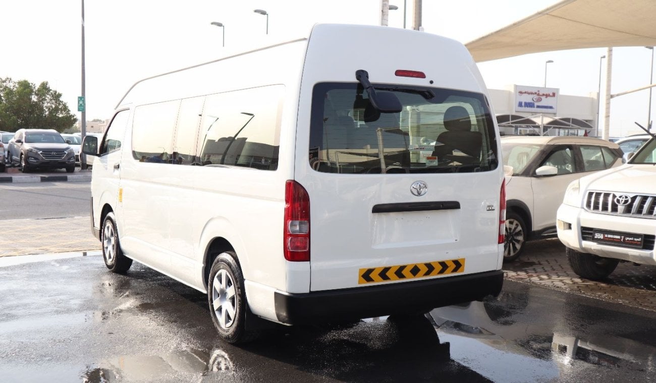 Toyota Hiace Toyota Haice High Roof 2017  GCC in excellent condition without accidents, very clean from inside an