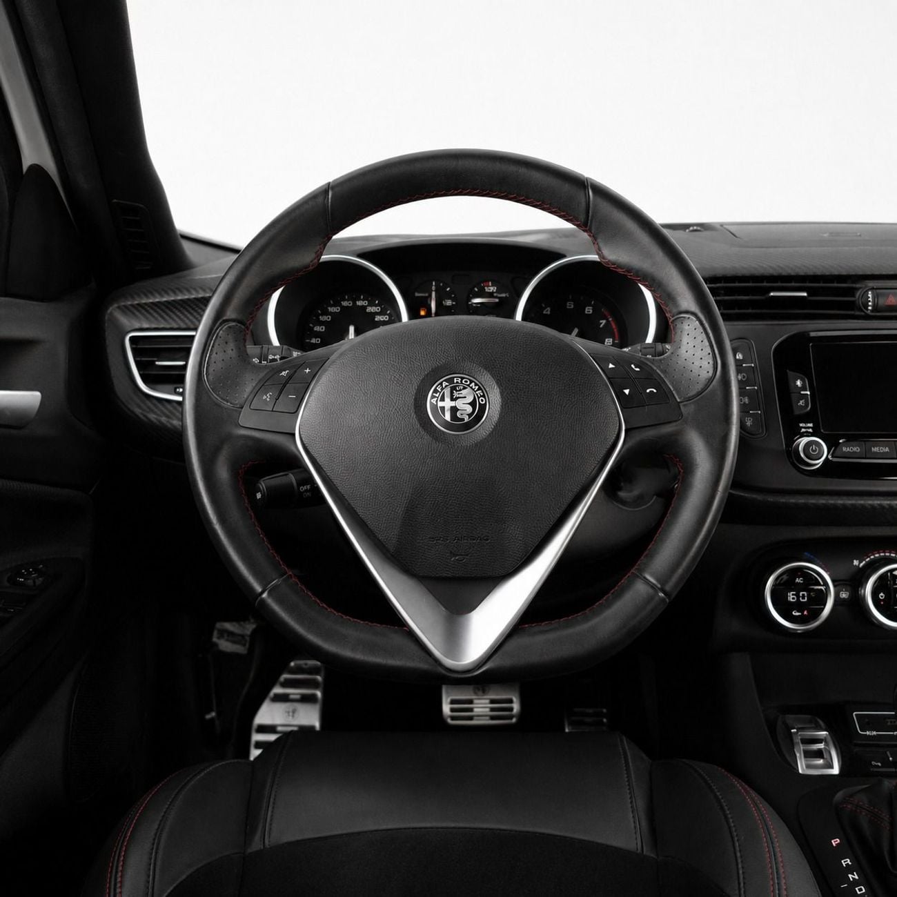 ألفا روميو جوليتا Veloce AED 669 P.M • 0% Downpayment •  Alfa Romeo Giulietta Veloce • 1 Year Warranty