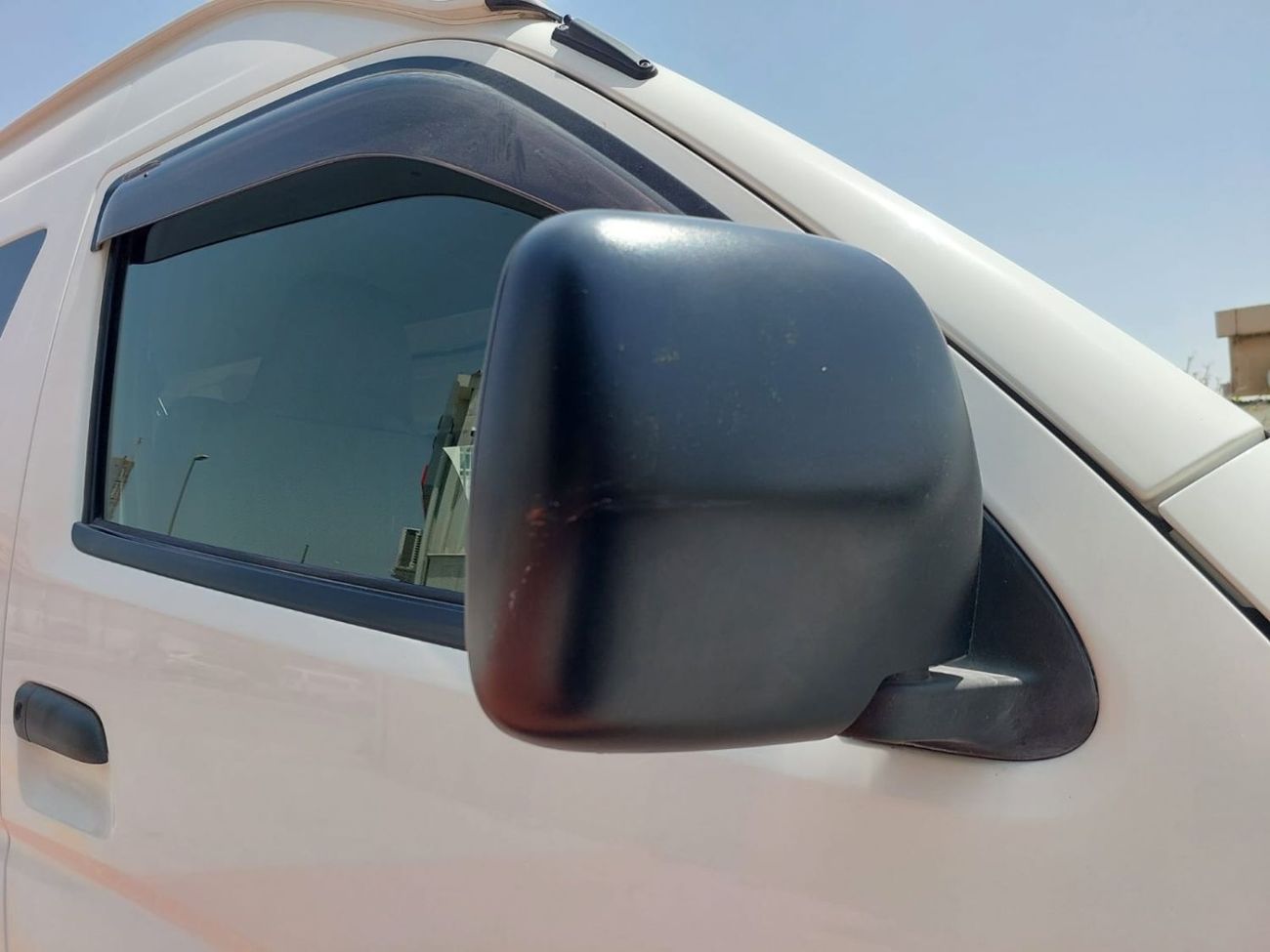 Toyota Hiace TOYOTA HIACE COMMUTER VAN RHD 2016 MODEL 3.0 L DIESEL AUTOMATIC(PM17014)