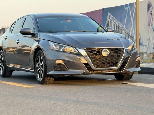 نيسان ألتيما SV بحالة ممتازة من الداخل و الخارج