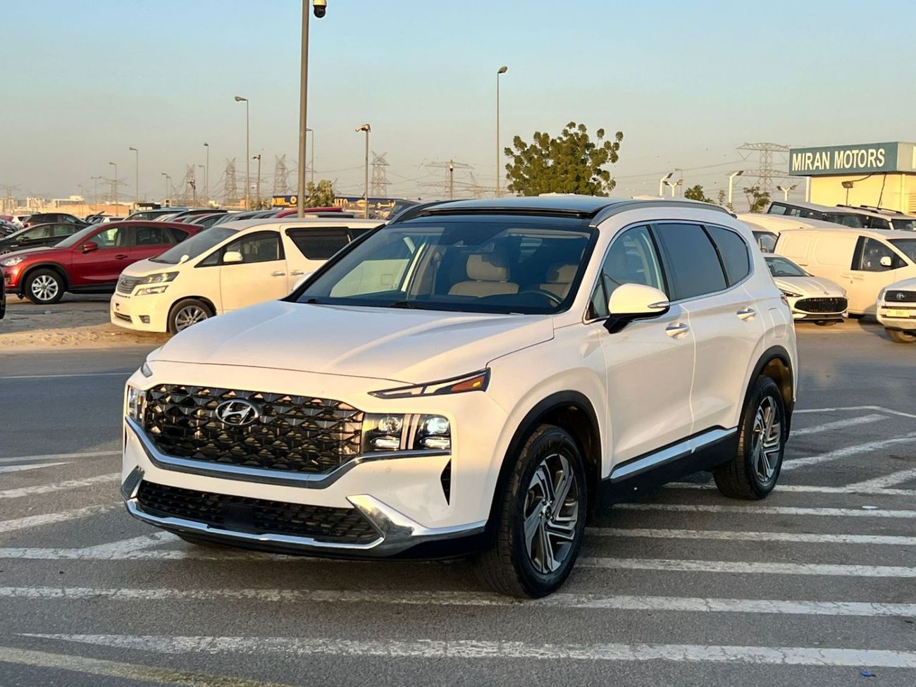 Hyundai Santa Fe 2022 Hyundai Santa Fe - SEL Full Option 2.5L V4 -Panoramic Sunroof - Leather Seat - Rear Camera