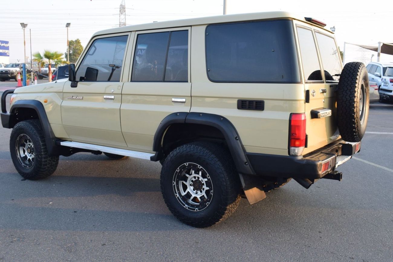 Toyota Land Cruiser 70 GXL