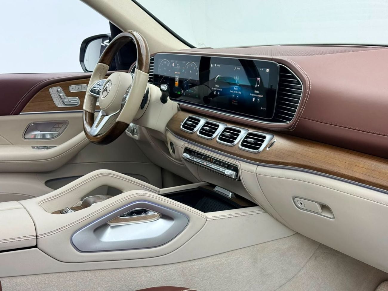مرسيدس مايباخ gls600 مايباخ 2023 Maybach GLS 600, Auto Guard Warranty, Full Mercedes Service History, European Specs.