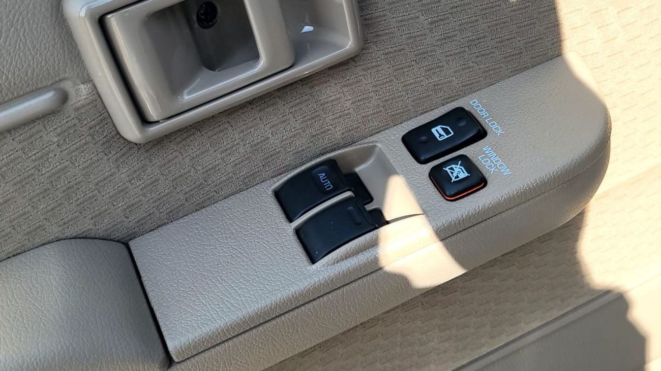 تويوتا لاند كروزر بيك آب Std 4.0L Single Cab Utility 4WD