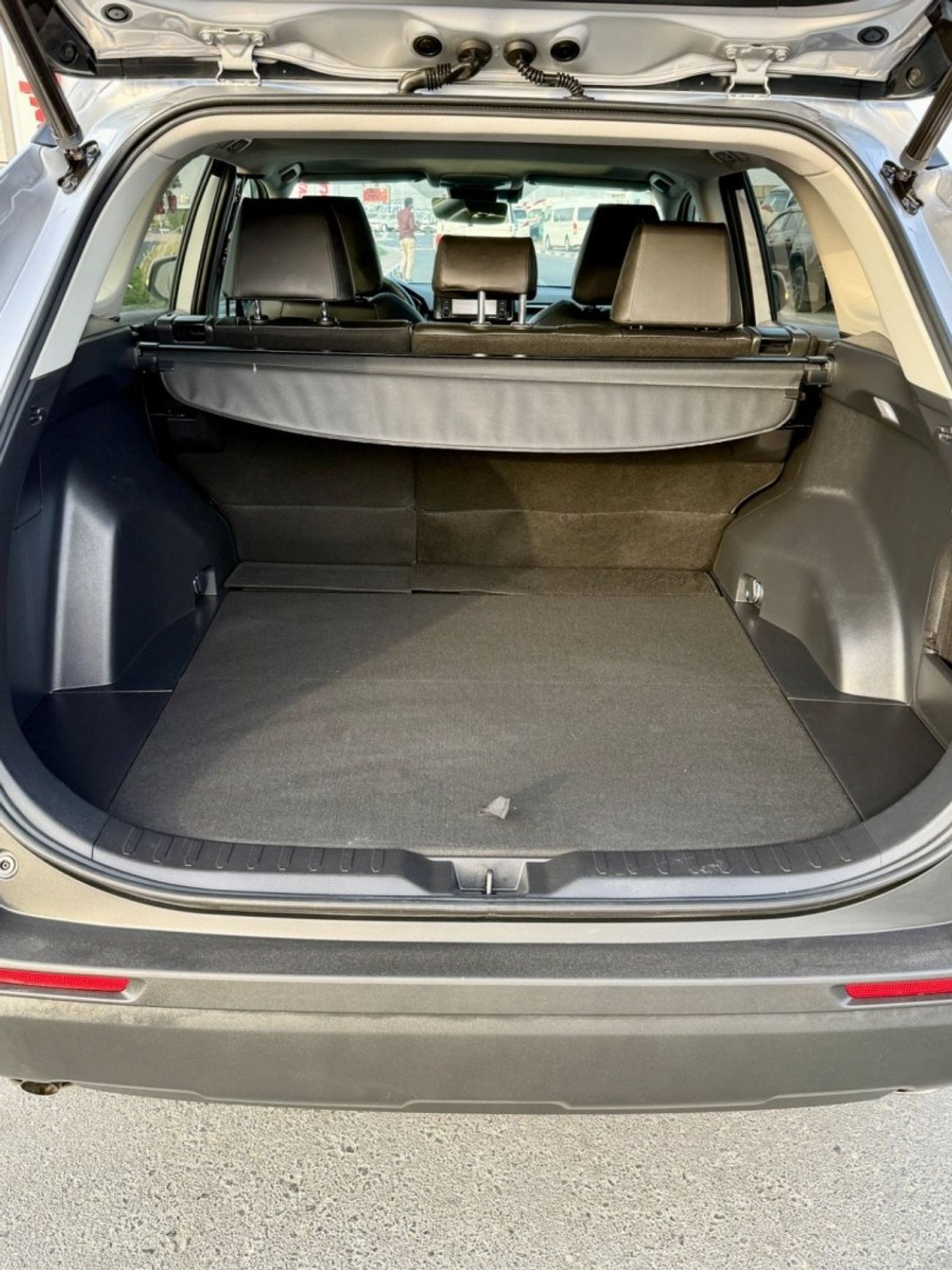 تويوتا راف ٤ XLE 2.5L