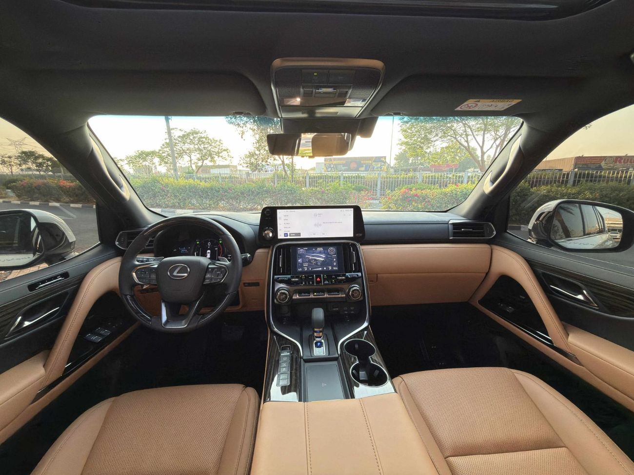 لكزس LX 700h Signature