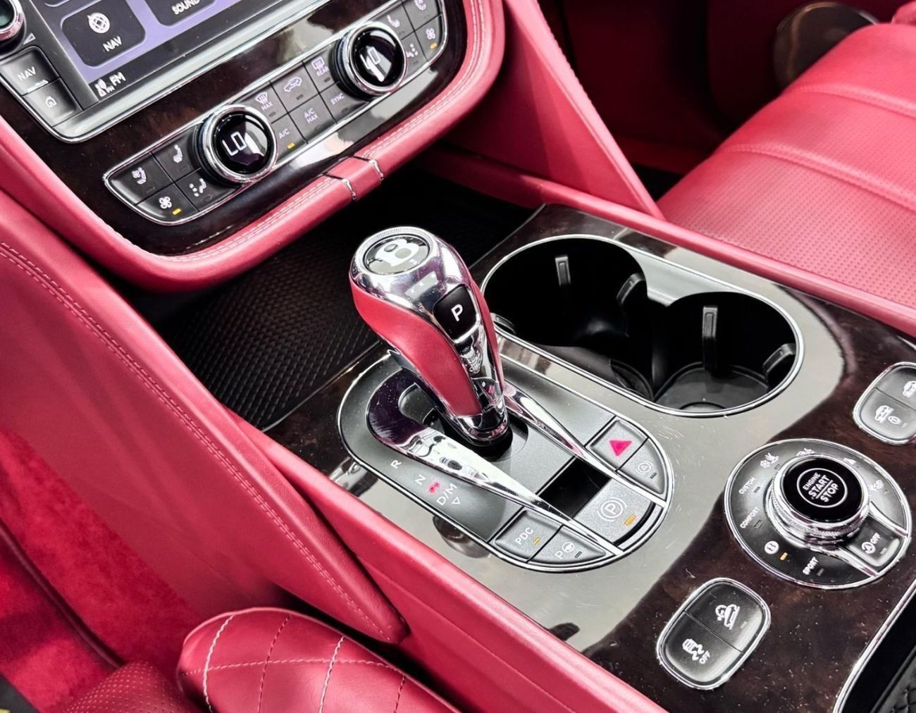 بنتلي بينتايجا First Edition W12 2017 Bentley Bentayga First Edition W12, 2025 Bentley Warranty, Full Options, GCC