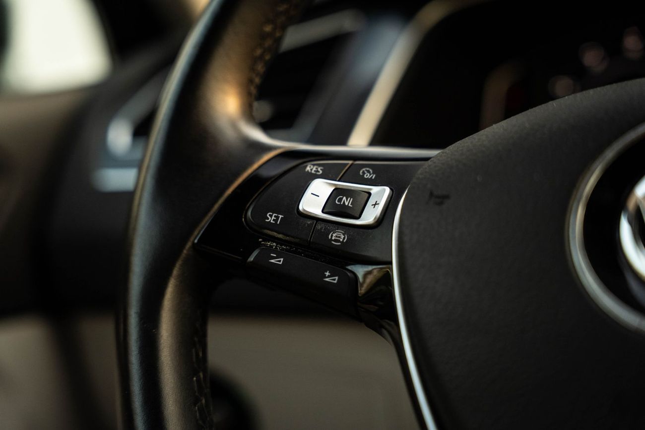 فولكس واجن تيجوان Elegance 2.0L SE 2020 Full Service History GCC 2.0L