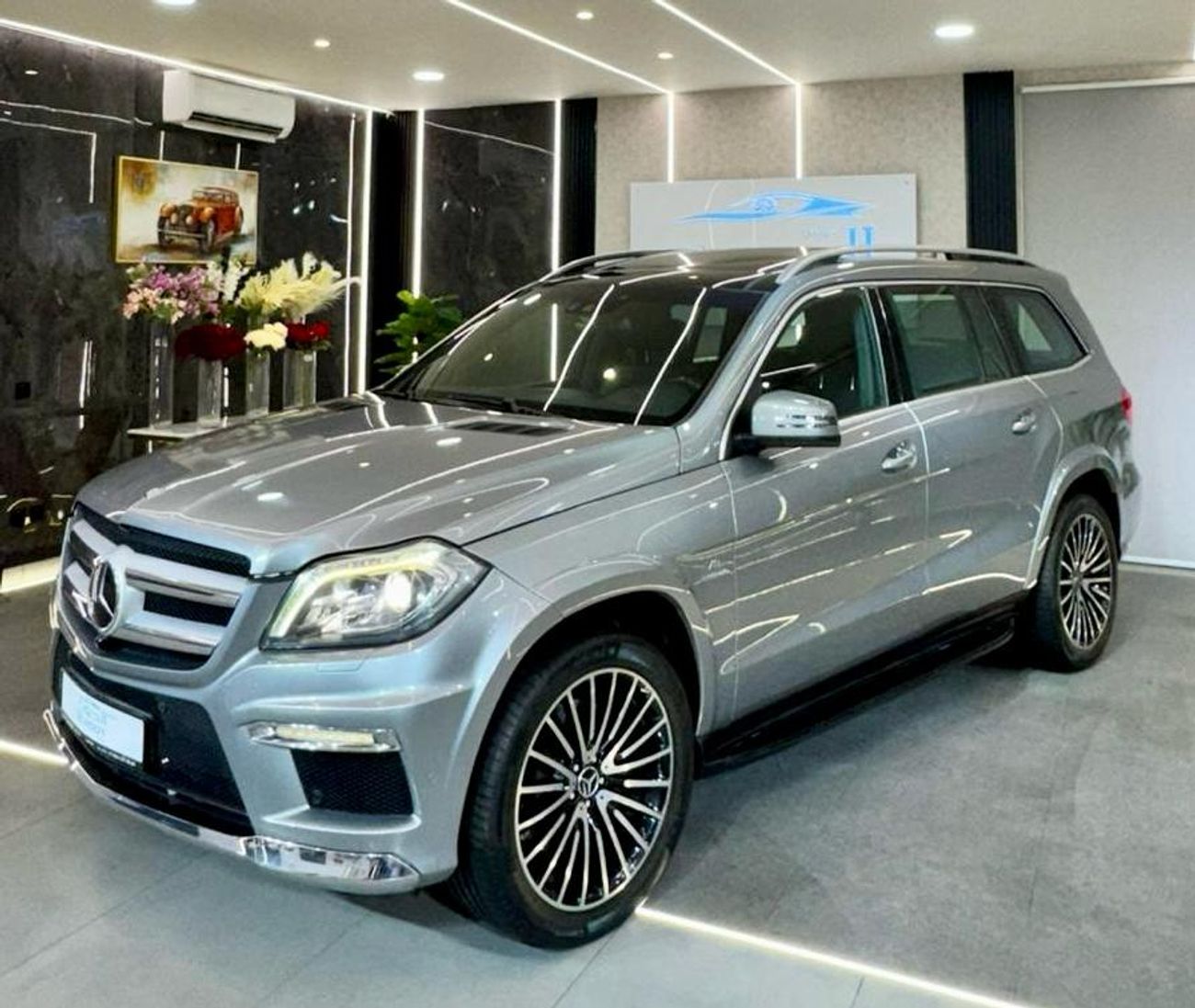 Mercedes-Benz GL 500 Std 4.7L BEAUTIFUL MERCEDES GL500 V8 || TOP RANGE || ACCIDENTS FREE || GCC || 7 SEATS || LIKE NEW