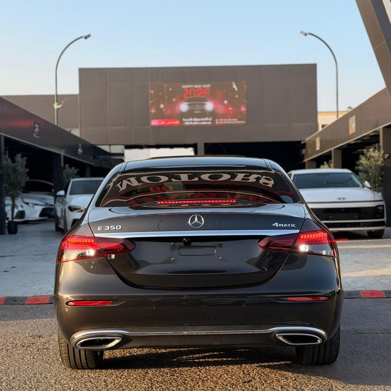 مرسيدس بنز E 350 4MATIC (NON GCC) مرسيدس E350 موديل 2021   وارد كوريا  كلين تايتل (Clean Title)  الممشى: 31,057 كم  ا