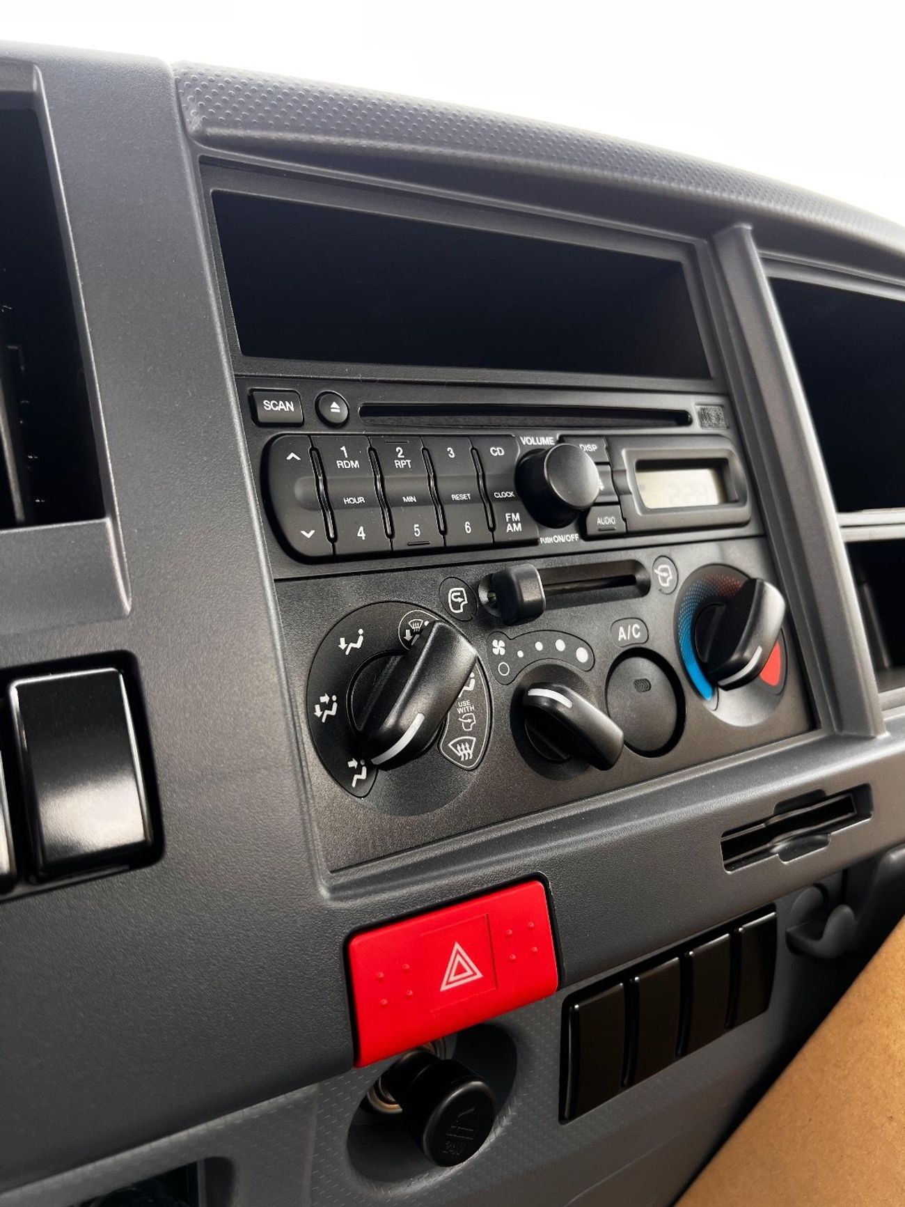 Isuzu NPR iSUZU REWARD-NPR 2025