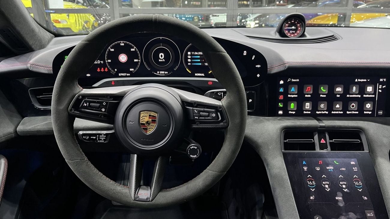 بورش تايكان Porsche Taycan GTS 2022