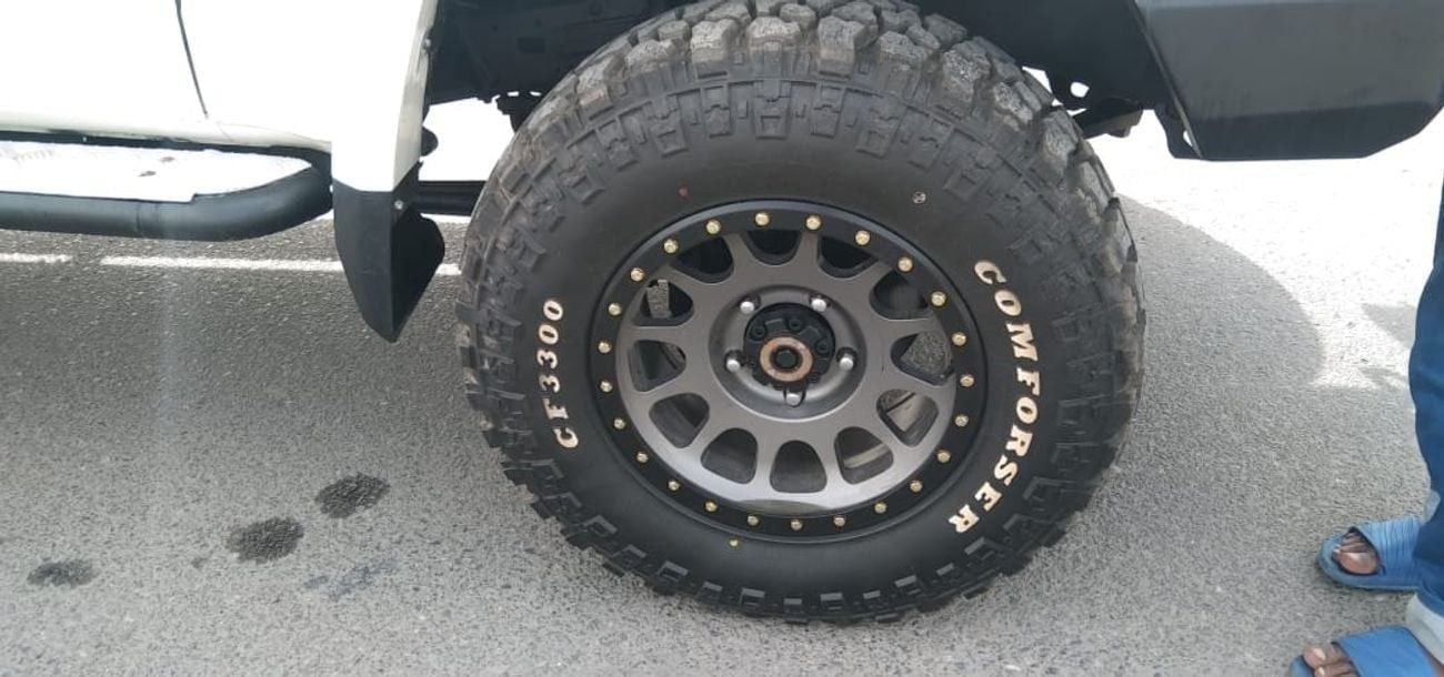 تويوتا لاند كروزر بيك آب RHD DIESEL V8 MANUAL