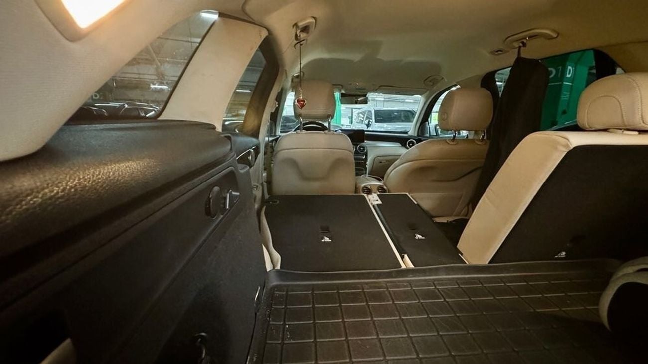 مرسيدس بنز GLC 300 4MATIC 2.0L