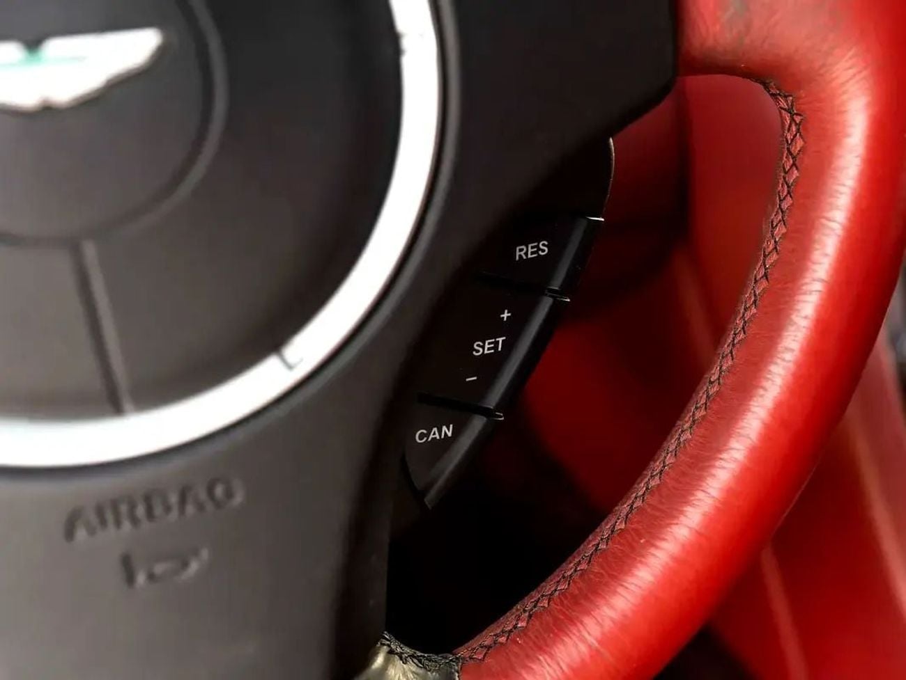 Aston Martin DB9 STD Aston Martin DB9 2010
