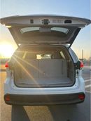 Toyota Highlander 2018 Toyota Highlander XLE 3.5L V6 Full Option Sunroof 7 Leather Seats - Radar & BSM Auto Trunk -