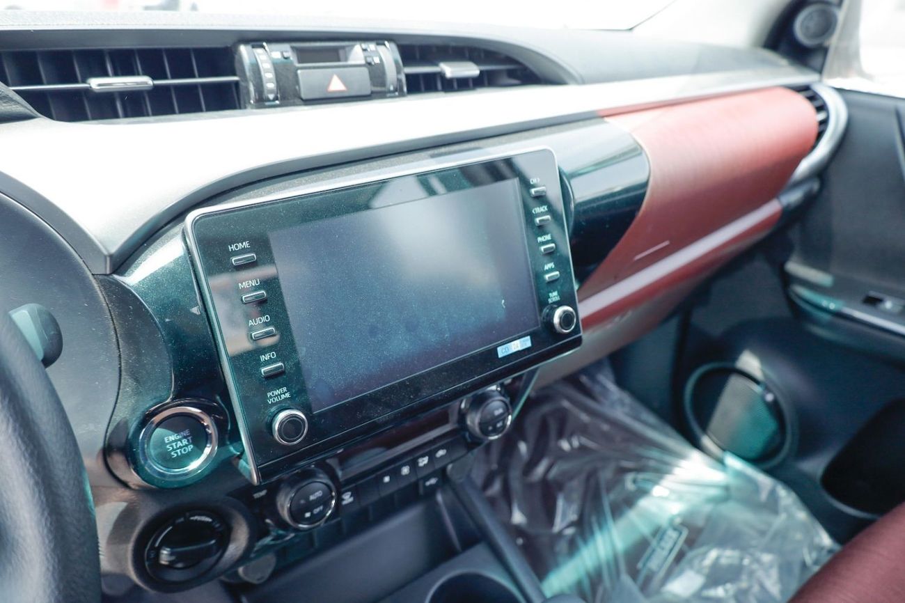Toyota Hilux HILUX SR5 2.7L  AT  WITH PUSH START 2025/2025