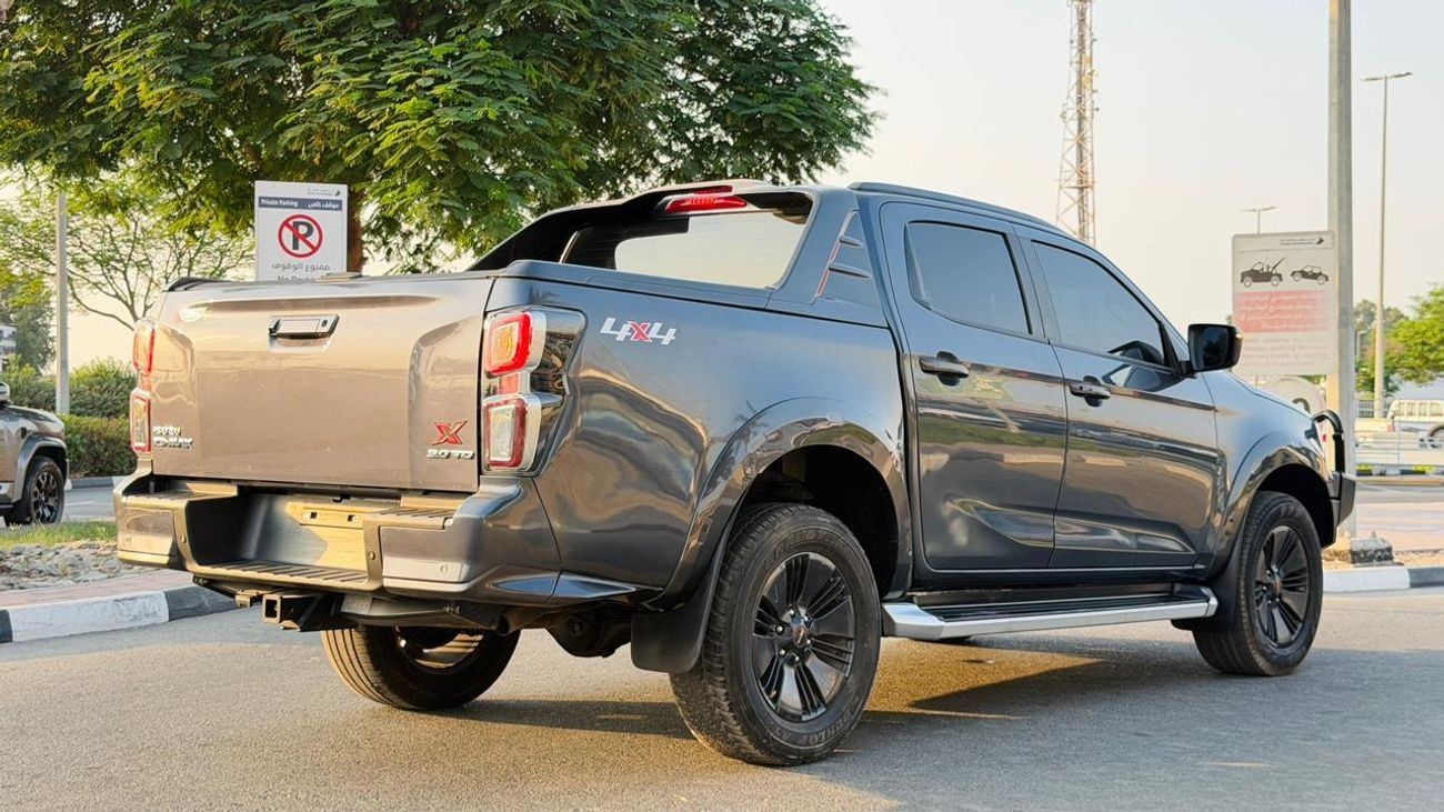 إيسوزو D ماكس X-TERRAIN | HEAVY OFF-ROAD FRONT BUMPER | PUSH START | REAR VIEW CAMERA | AT | 3.0L DIESEL | POWER S
