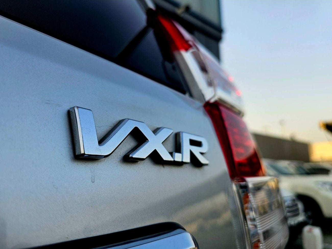 تويوتا برادو برادو VXR / محرك V4 سعة 2.7 لتر / مقاعد كهربائية / فتحة سقف / جلد / مالك واحد