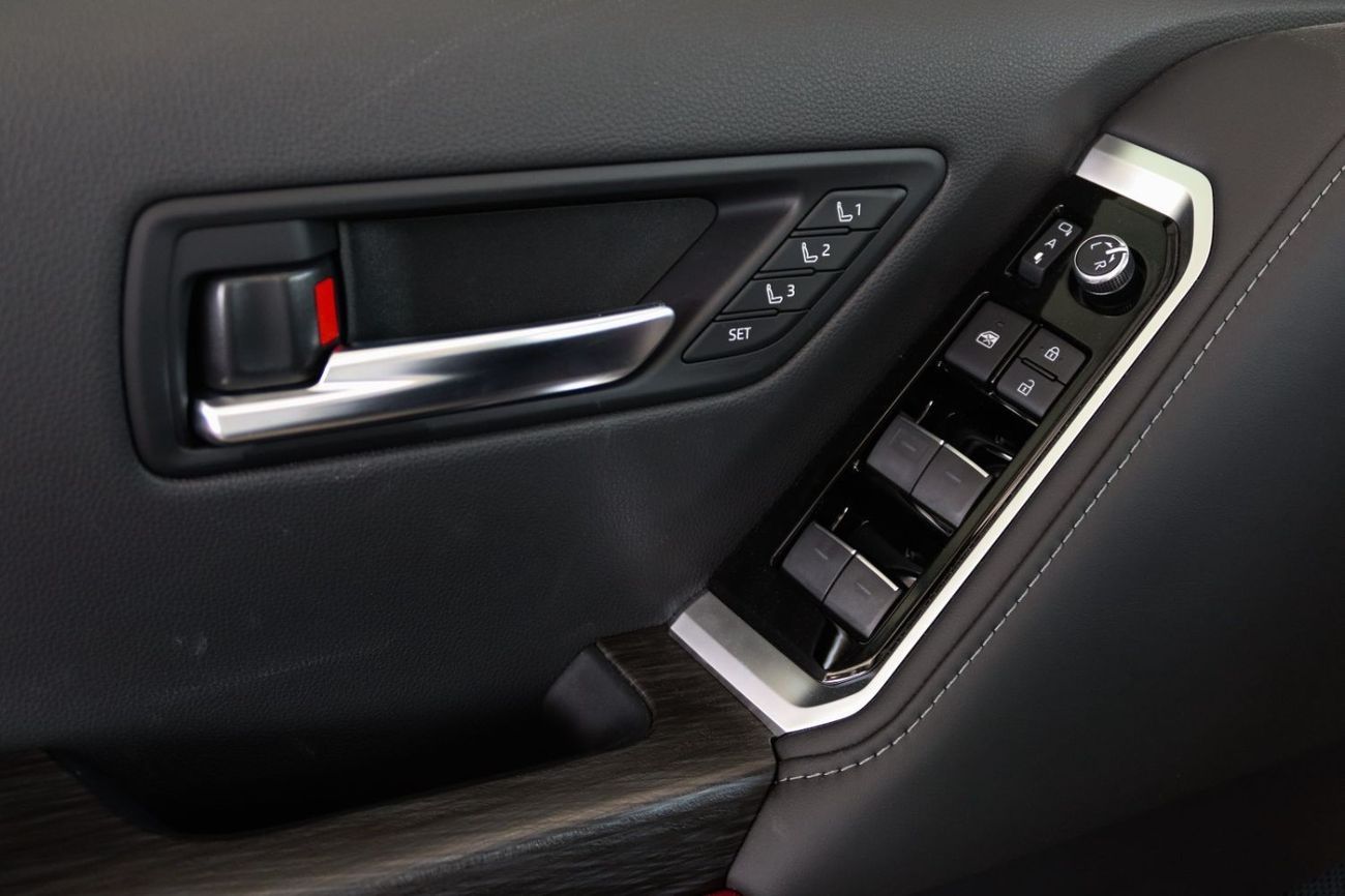 Toyota Land Cruiser GR SPORT 3,3 TWIN TURBO DIESEL**التصدير فقط خارج الخليج **EXPORT ONLY