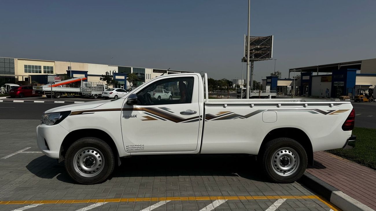 تويوتا هيلوكس GLX 2.7L Single Cab 2024