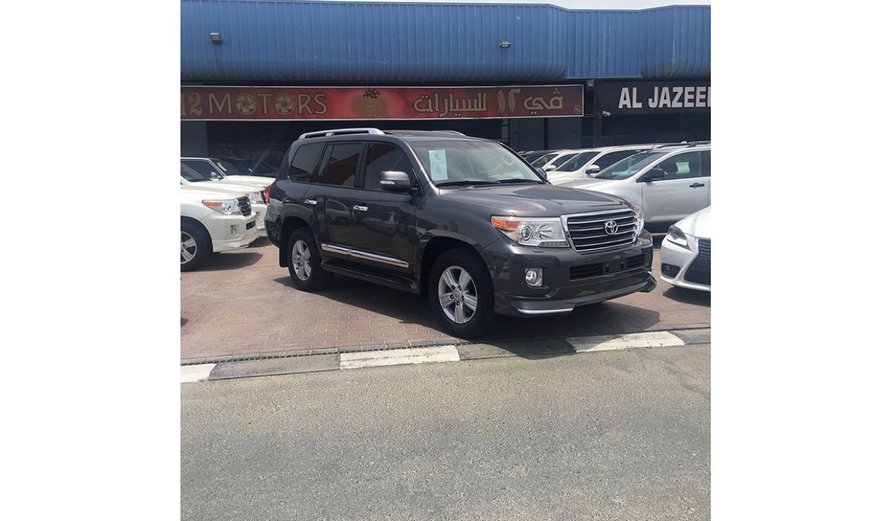 Toyota Land Cruiser GXR V8