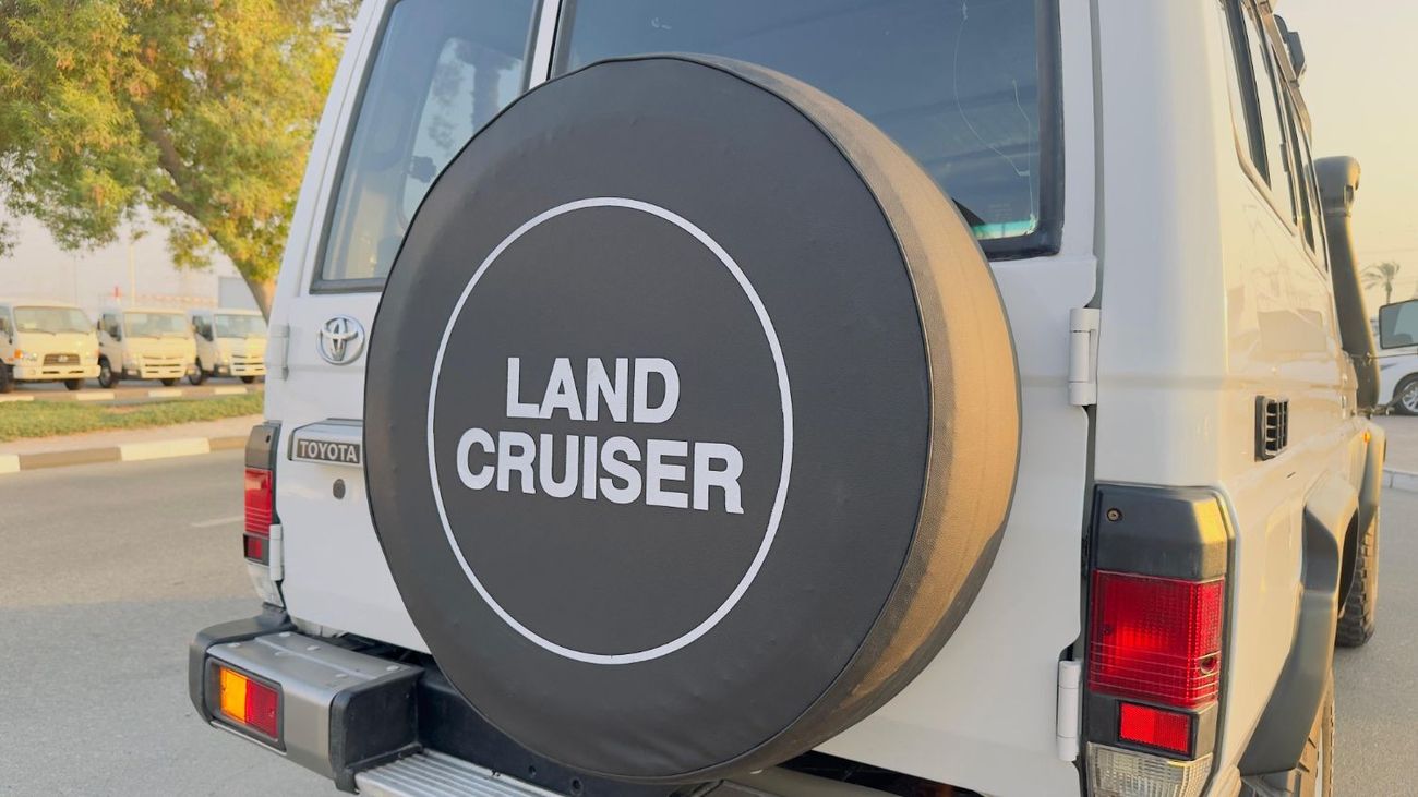 تويوتا لاند كروزر 70 -