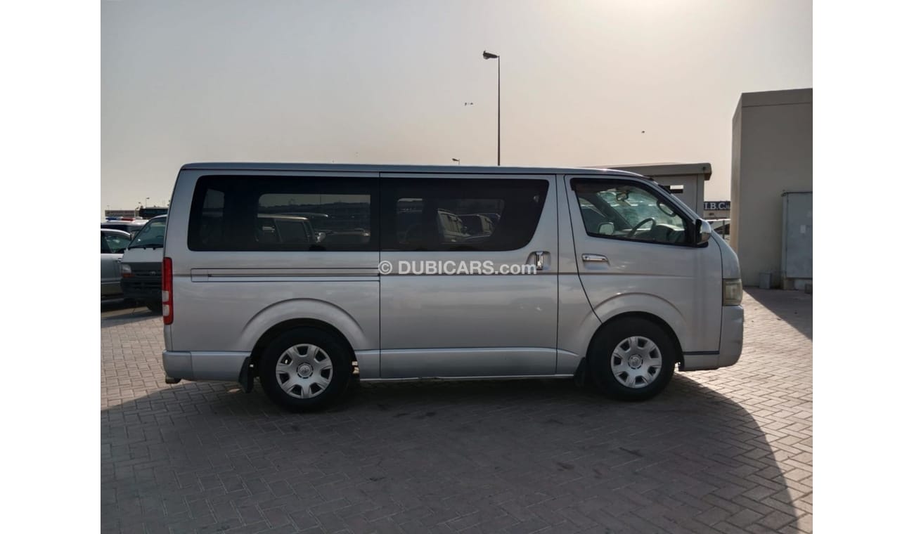 تويوتا هاياس TOYOTA HIACE VAN RIGHT HAND DRIVE (PM1611)