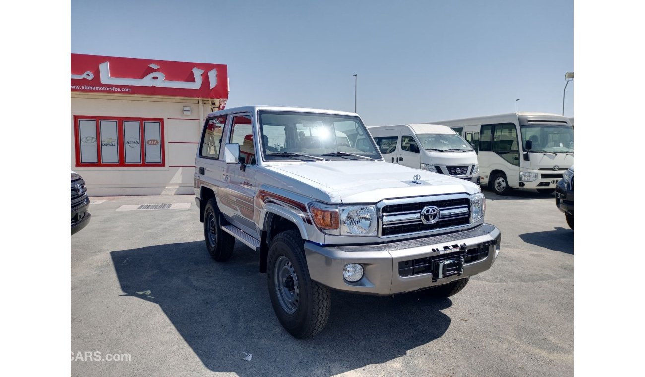 Toyota Land Cruiser Hard Top 4.0L V6 ( 2 Doors + Winch + Fog + Wood + Side Sticker)