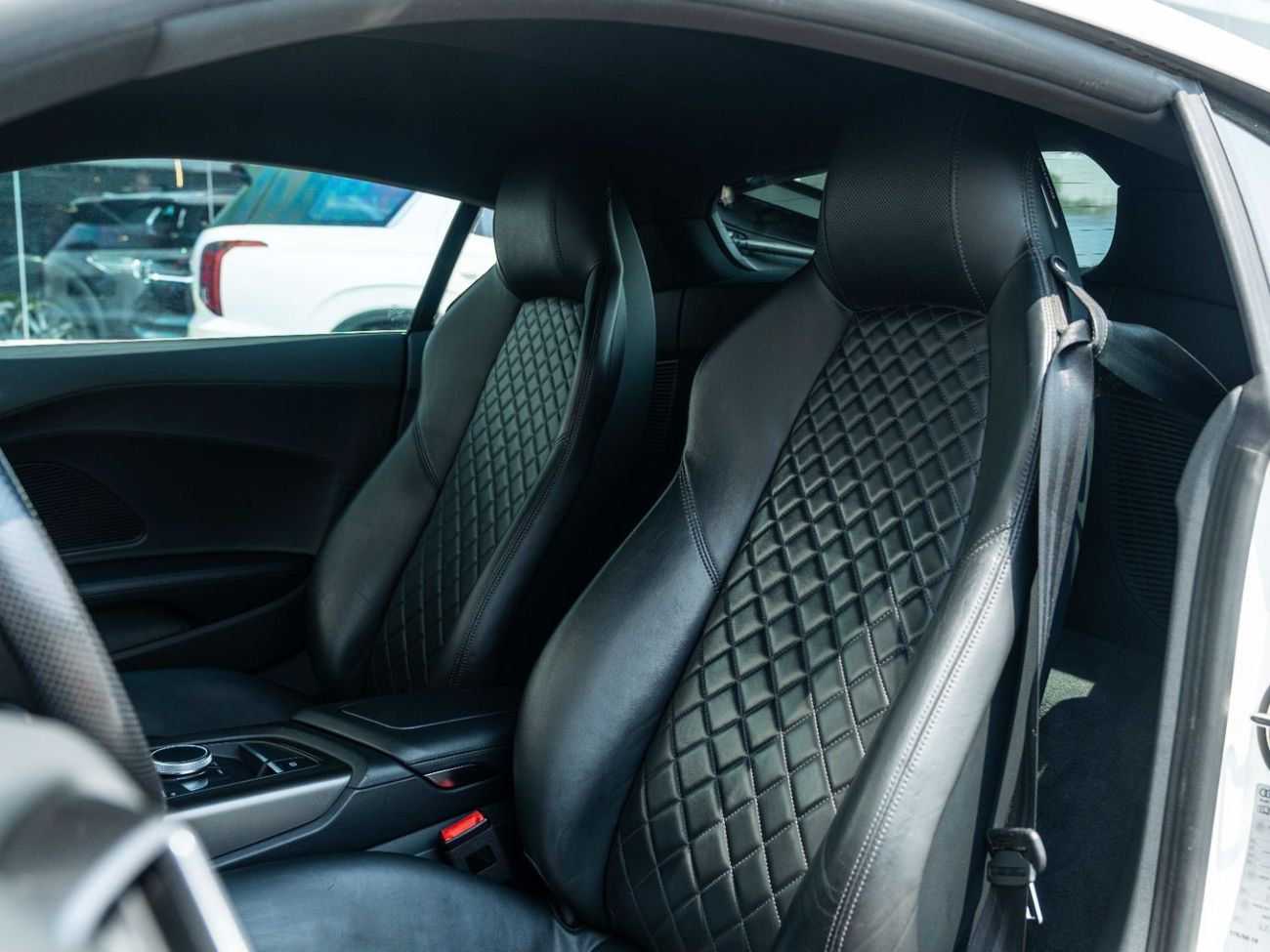 Audi R8 AED 8,861 PM • R8 V10 5.2L AWD • ONLY 60,000 KMS • FULL AUDI SERVICE HISTORY AND NEXT FREE SERVICE