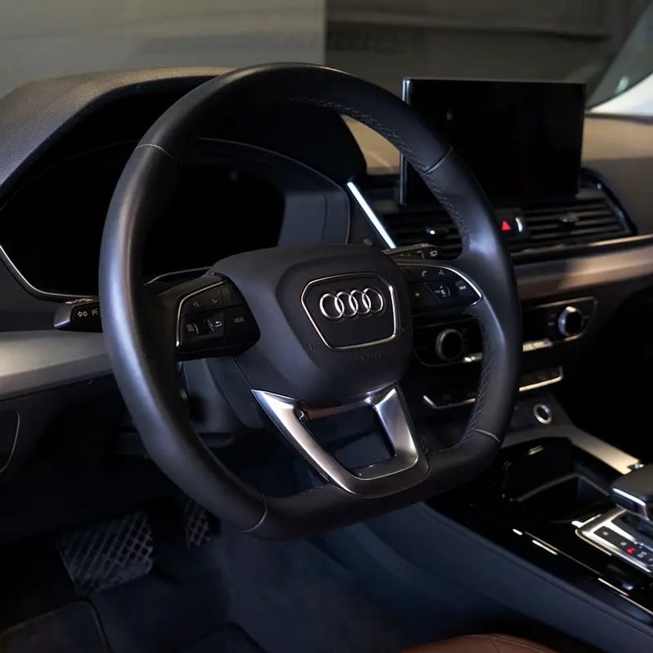 أودي Q5 45 TFSI Quattro Design 2.0L 3,161 pm • 0% Downpayment • 45Tfsi • Agency Warranty And Service Package