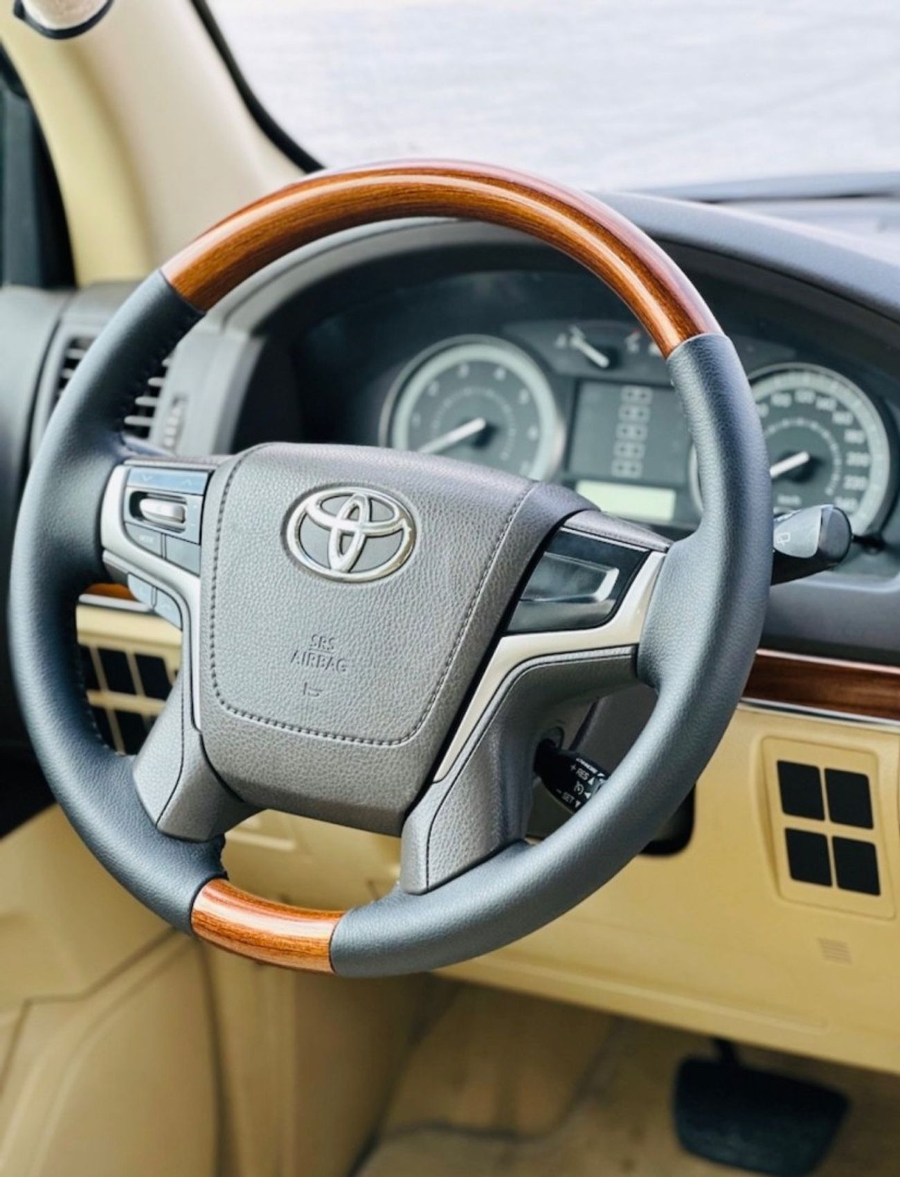 تويوتا لاند كروزر Toyota Land Cruiser 2017 model v6 full option