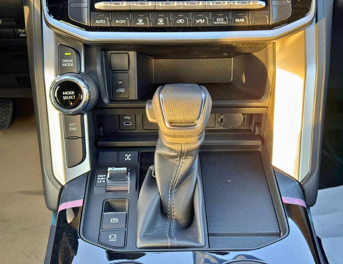 Toyota Land Cruiser GXR 3.5L Twin Turbo | Sunroof | Driver Power Seat | Digital Speed Meter (CODE # GXR33M