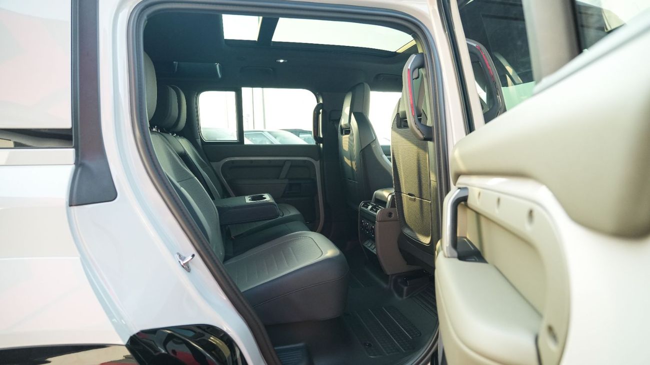 Land Rover Defender 110 OCTA  P635 Borasco Grey- Khaki 2026MY Export Only