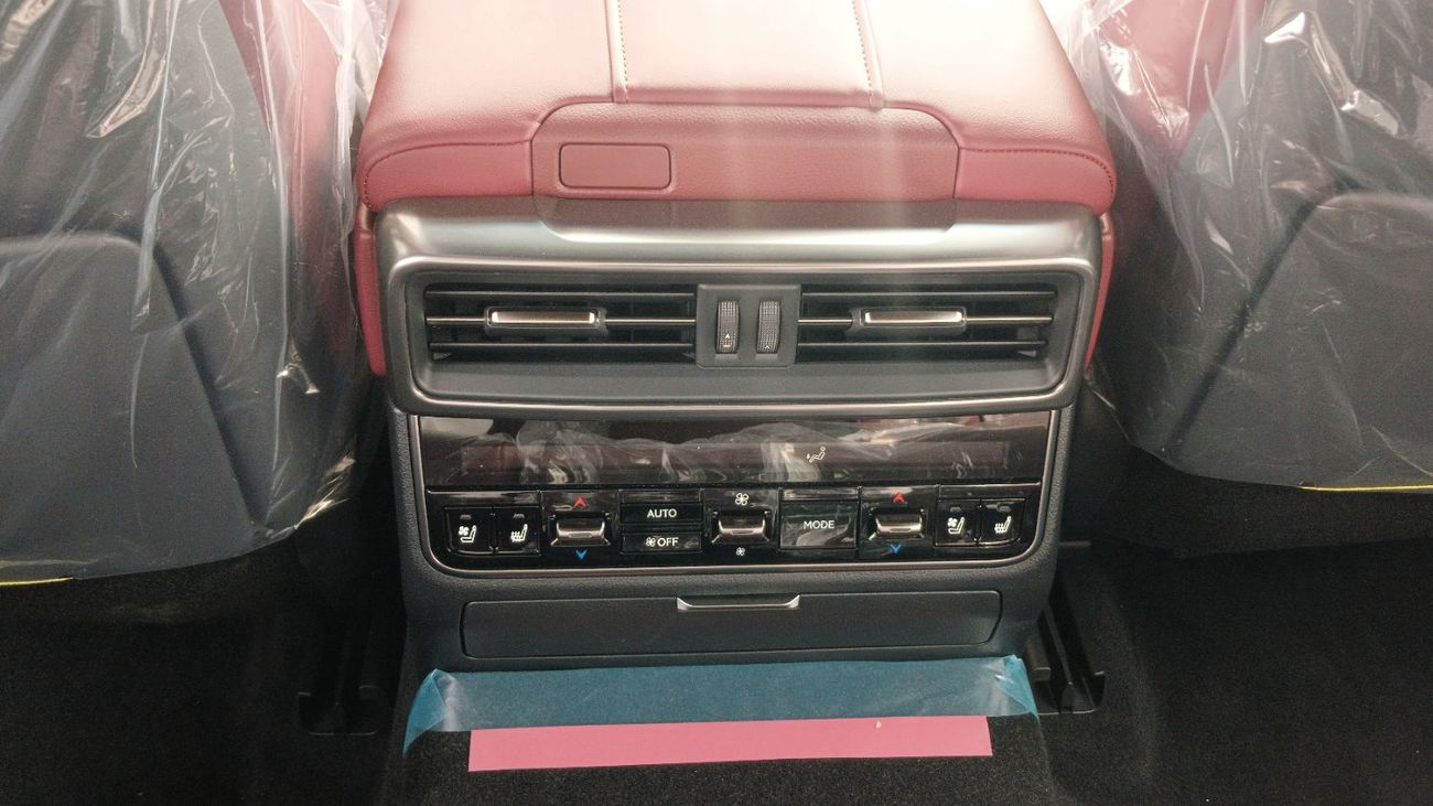 لكزس LX 700h Signature