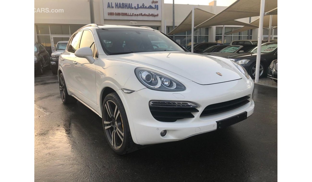 Porsche Cayenne Porsche cayanne model 2011 GCC car prefect condition full option low mileage excellent sound system 