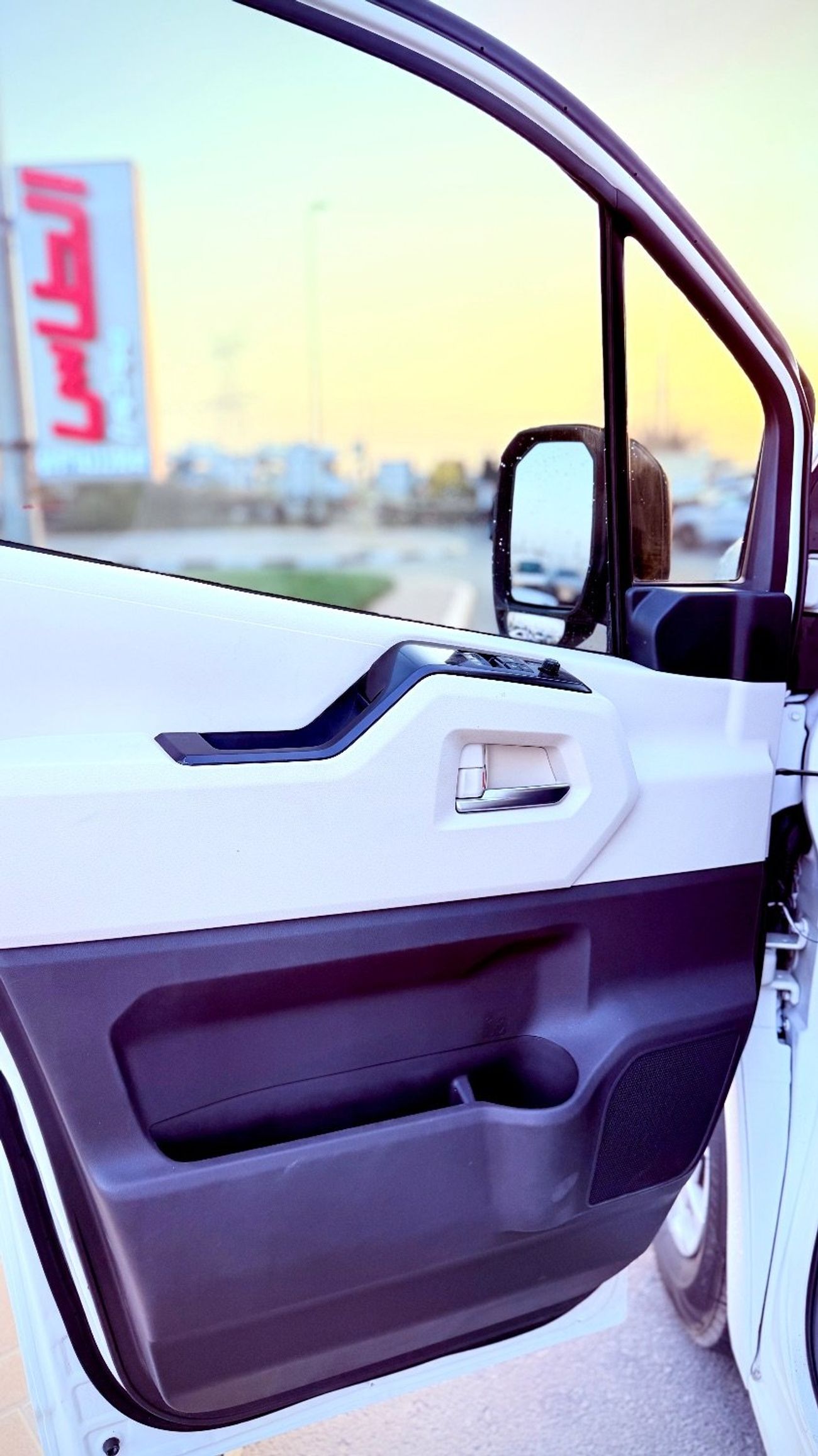 تويوتا هاياس DLS -High Roof Commuter 2.8L M/T