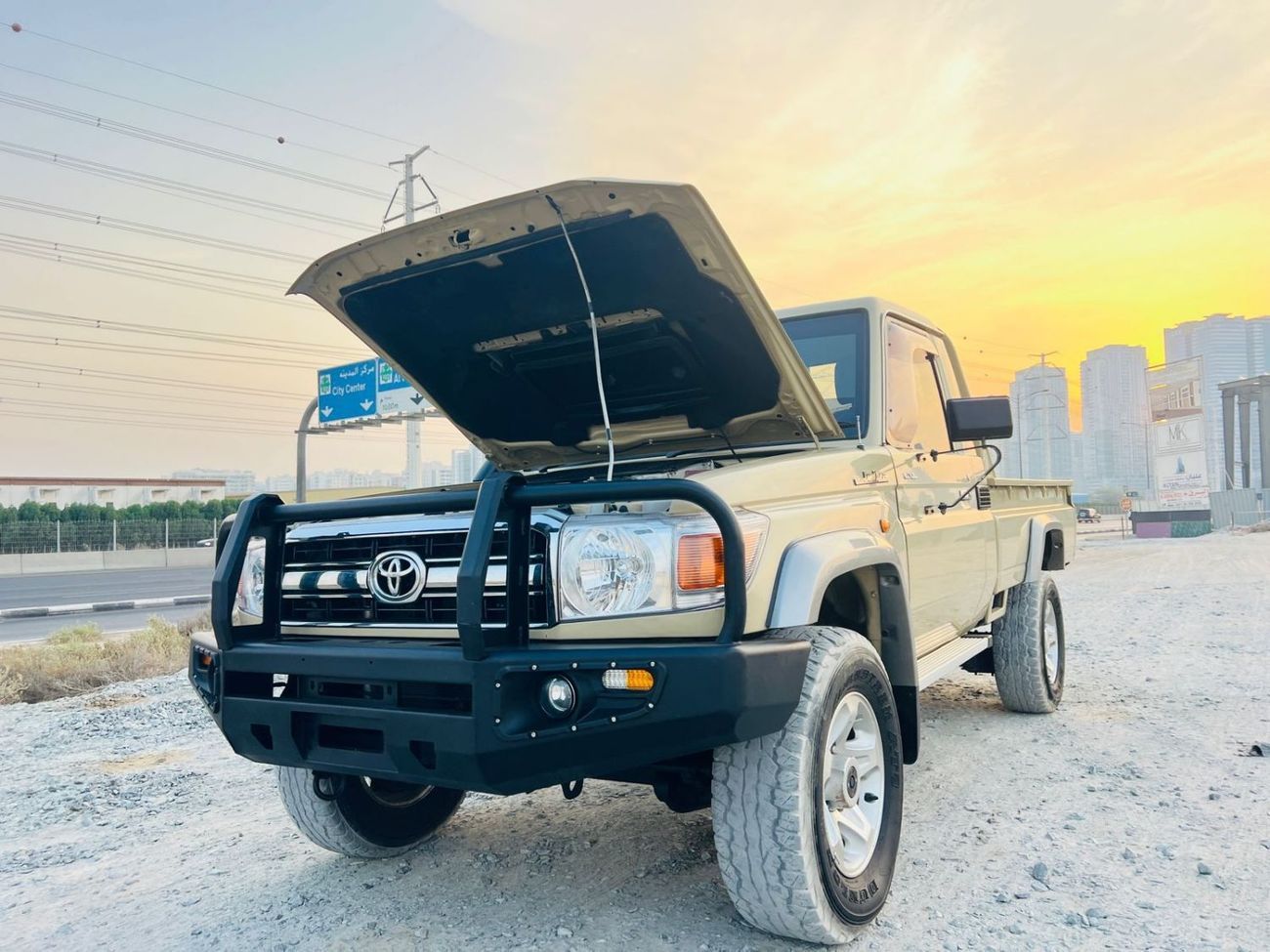 تويوتا لاند كروزر بيك آب DIESEL 4,5 LITER ,RIGHT HAND DRIVE ,BEIGE COLOR ,2020 MODEL