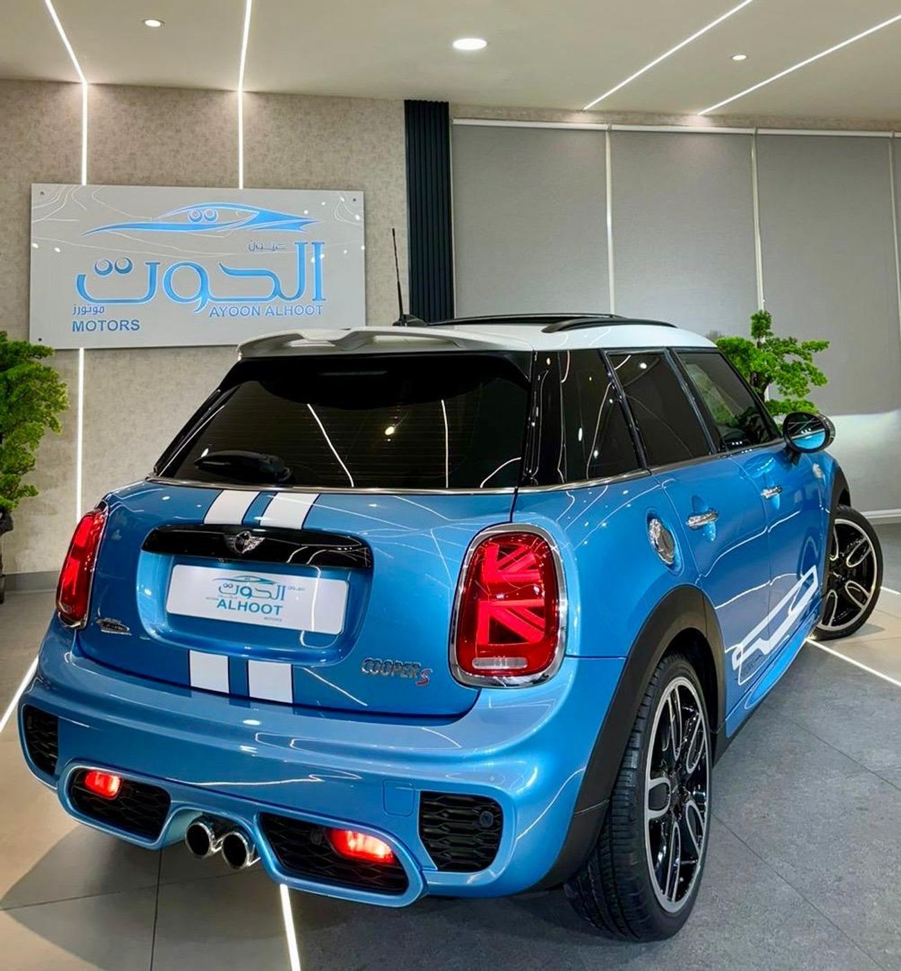 Mini Cooper S AMAZING BLUE MINI COOPER S ** JCW ** || TOP OF THE RANGE || GCC || RED , BLACK INTERIOR
