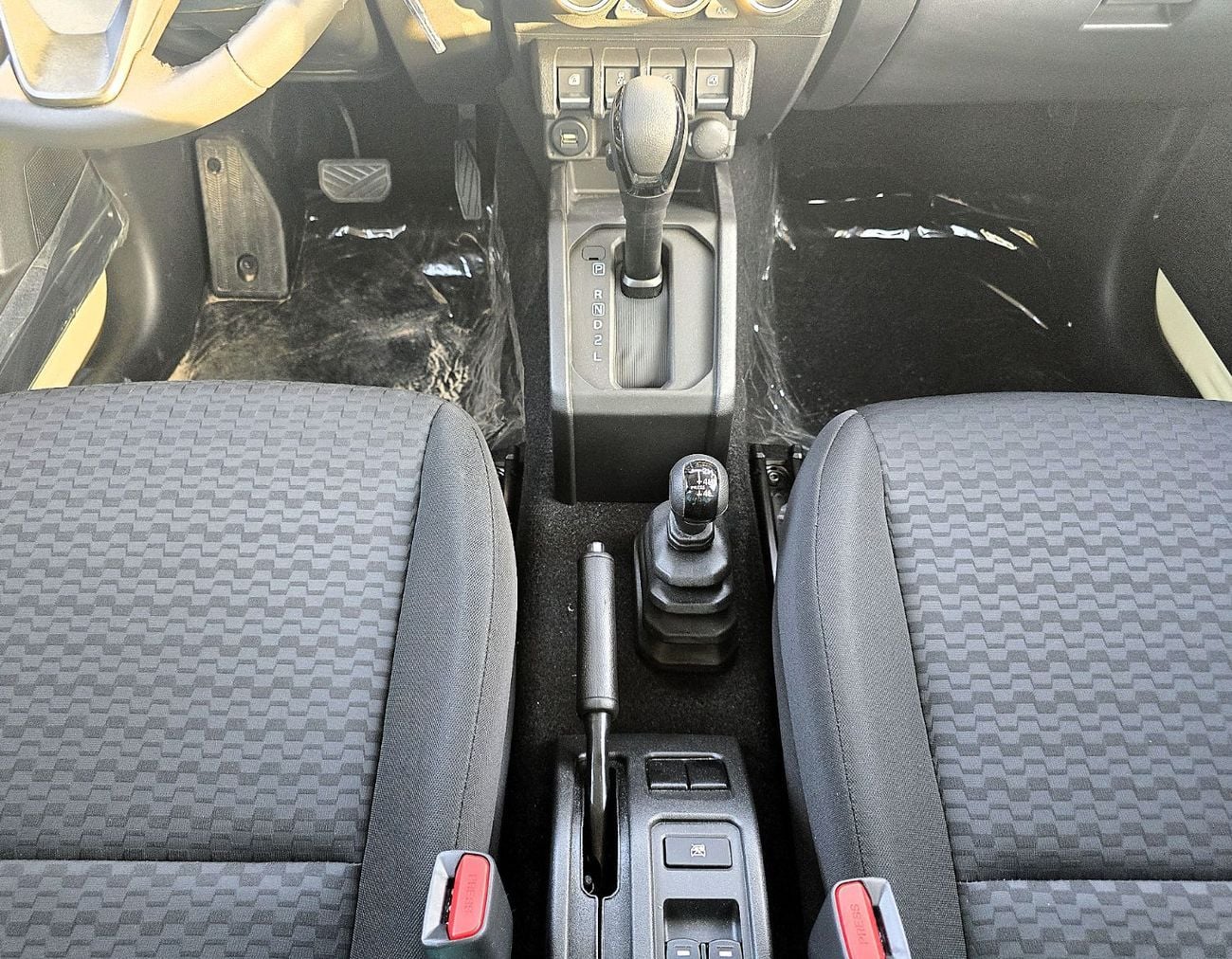 سوزوكي جيمني SUZUKI Jimny GLX 1.5L AT SUV 4WD 5Doors beige color with black roof gcc 2026 model