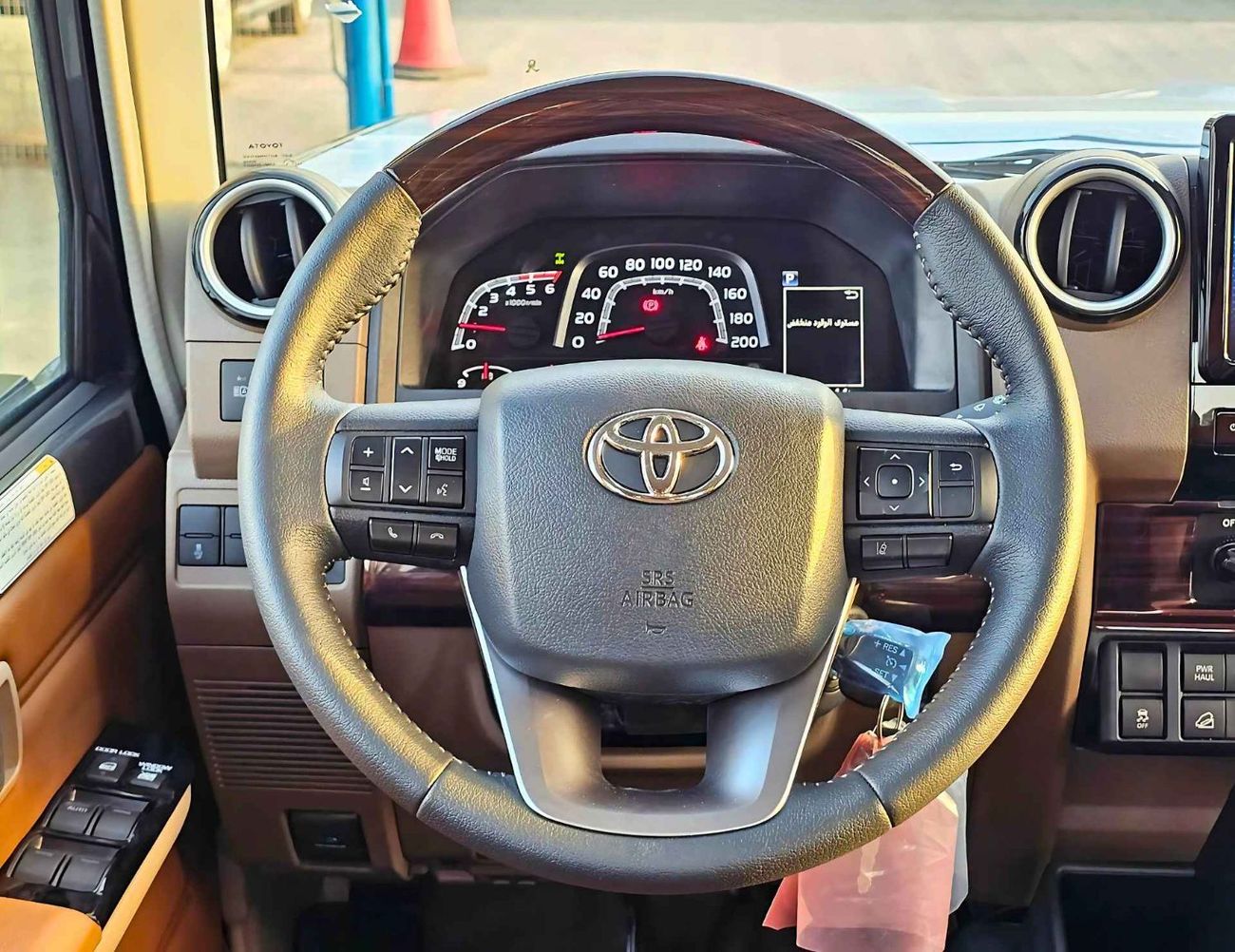 Toyota Land Cruiser Pick Up LX-Z1 LC79 / DOUBLE CABIN AUTOMATIC / 2.8L DIESEL V4 4WD / LETAHER WITH REAR CAMERA / (CODE # LX-Z1)