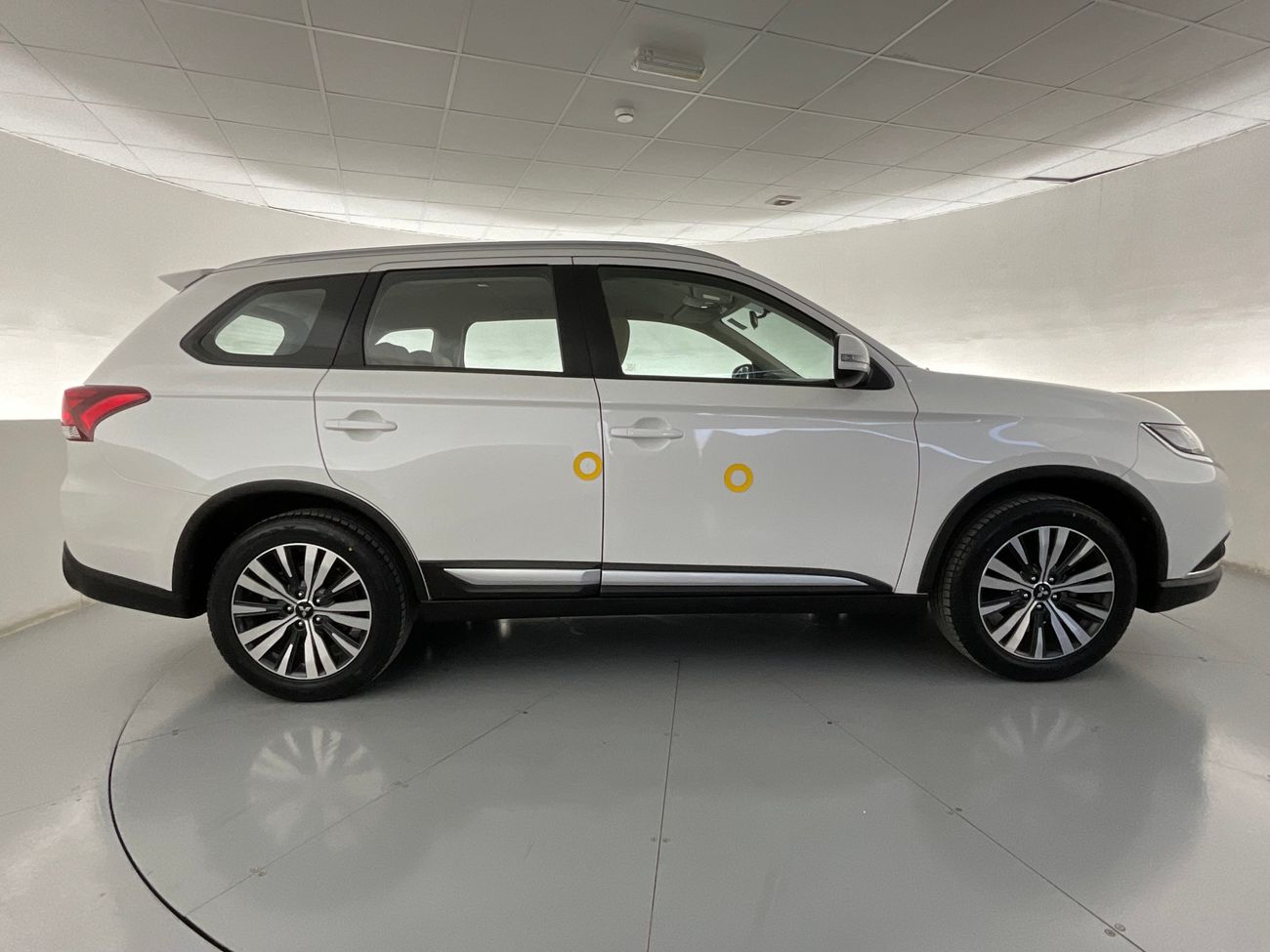 Mitsubishi Outlander GLX Midline| 1 year free warranty | Exclusive Eid offer